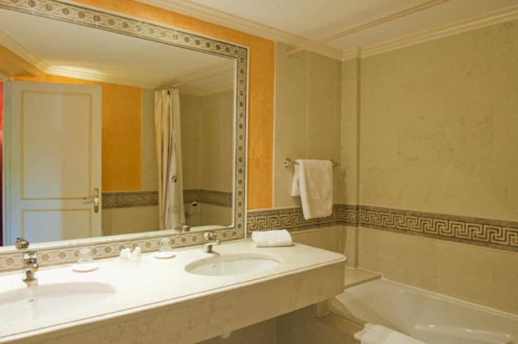 סנט-אמיליון Hotel Restaurant Palais Cardinal חדר תמונה